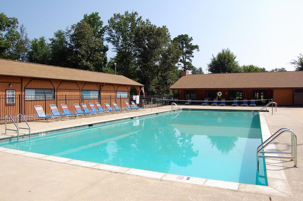 Forest Lake Camping Resort Lakefront Cabin 8 Advance Εξωτερικό φωτογραφία