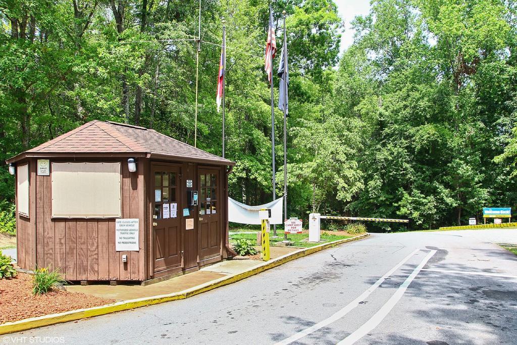 Forest Lake Camping Resort Lakefront Cabin 8 Advance Εξωτερικό φωτογραφία