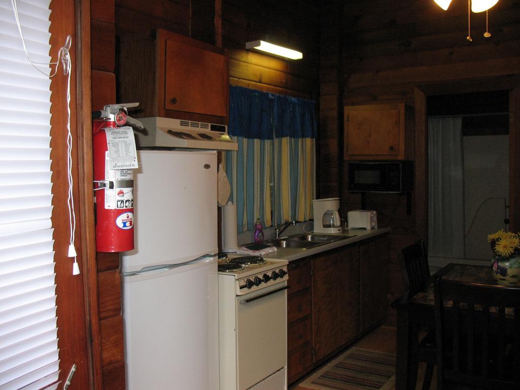 Forest Lake Camping Resort Lakefront Cabin 8 Advance Εξωτερικό φωτογραφία