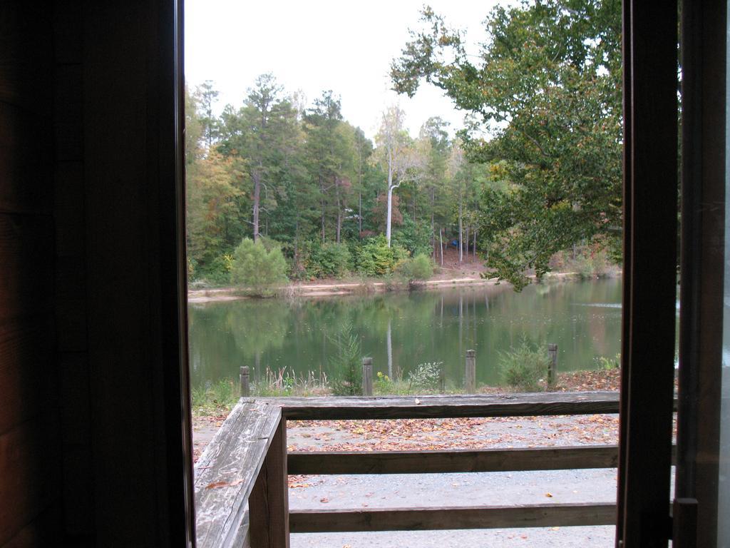 Forest Lake Camping Resort Lakefront Cabin 8 Advance Εξωτερικό φωτογραφία