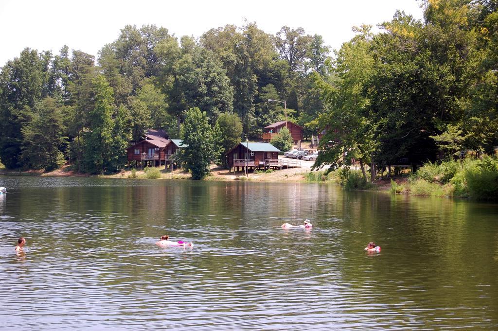 Forest Lake Camping Resort Lakefront Cabin 8 Advance Εξωτερικό φωτογραφία